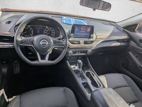 Used 2024 Nissan Altima 2.5 SV FWD image 15