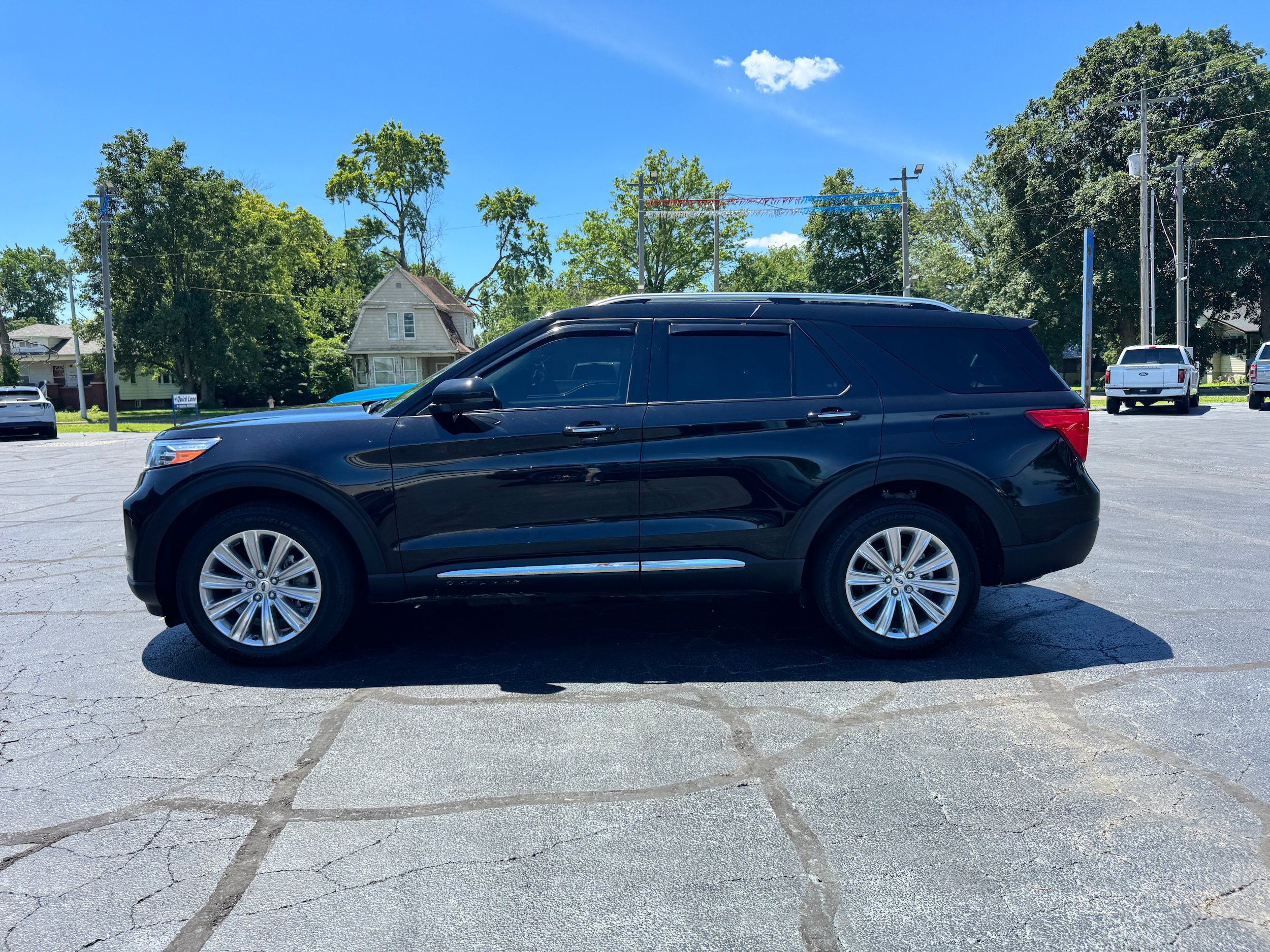 Used 2024 Ford Explorer Limited w/ Limited Technology Package AWD/4WD image 2
