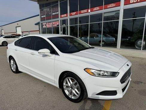 Used 2013 Ford Fusion SE FWD image 2