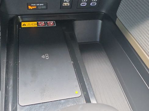Used 2025 Toyota Camry SE w/ Convenience Package FWD image 18