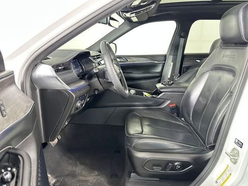 Used 2023 Jeep Grand Cherokee Overland AWD/4WD image 11