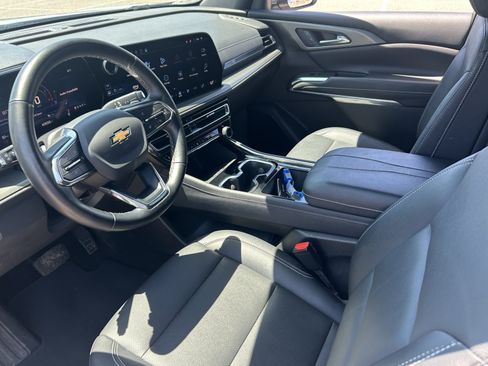 Used 2025 Chevrolet Traverse LT FWD image 12