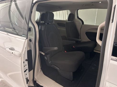 Used 2024 Chrysler Voyager LX image 14