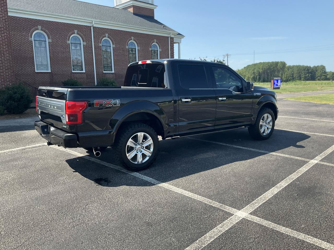 Used 2018 Ford F150 Platinum w/ Equipment Group 701A Luxury AWD/4WD image 6