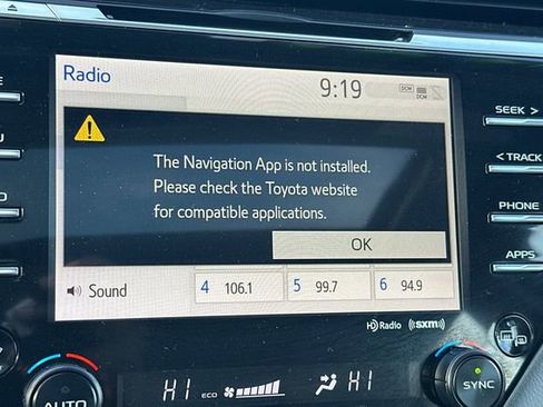 Certified 2020 Toyota Camry SE image 23