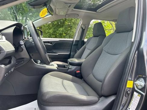 Certified 2022 Toyota RAV4 XLE w/ Convenience Package AWD/4WD image 14