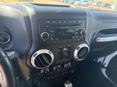 Used 2015 Jeep Wrangler Unlimited Sahara w/ Max Tow Package image 15