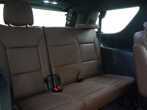 Used 2021 Chevrolet Tahoe High Country w/ Premium Package AWD/4WD image 13