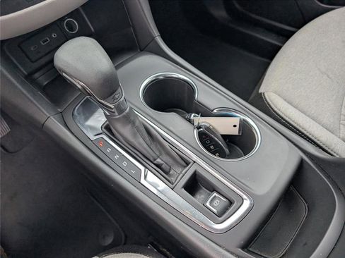 Used 2024 Chevrolet Equinox LS w/ LS Convenience Package image 18