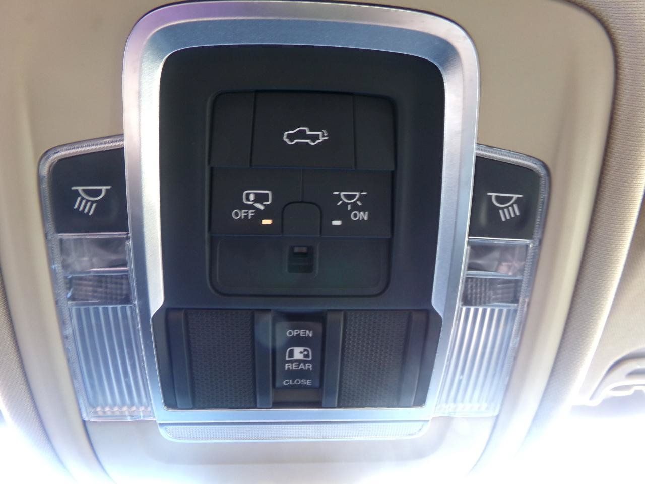 Used 2019 RAM 1500 Laramie AWD/4WD image 40