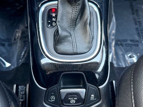 Used 2021 Jeep Compass Latitude w/ Sun and Sound Group AWD/4WD image 34