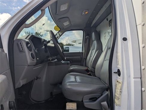 Used 2017 Ford E-350 and Econoline 350 Super Duty image 6