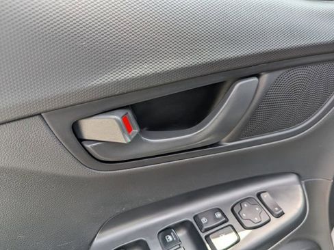 Used 2022 Hyundai Kona SE FWD image 18