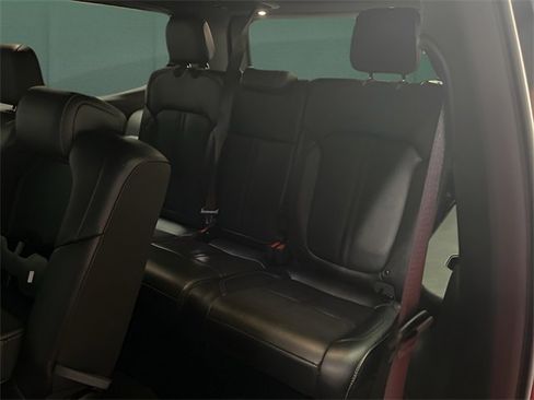 Used 2024 Jeep Wagoneer Series II w/ Flexible Seating Group image 10