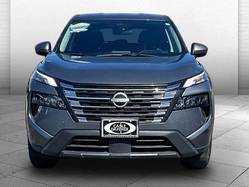 Used 2025 Nissan Rogue SV AWD/4WD image 2