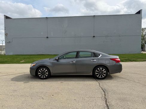 Used 2017 Nissan Altima 2.5 SL w/ Moonroof Package FWD image 4