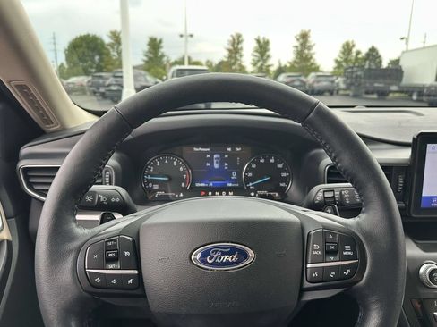 Used 2020 Ford Explorer XLT w/ Equipment Group 202A AWD/4WD image 17