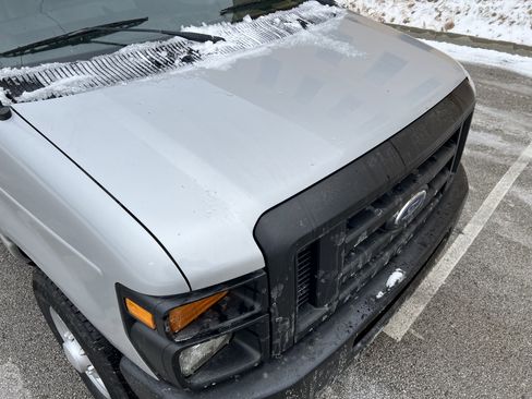 Used 2011 Ford E-250 and Econoline 250 Extended w/ Commercial Cargo Van Pkg image 11