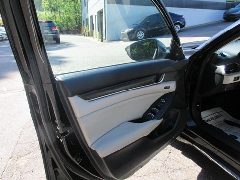 Used 2018 Honda Accord EX-L image 9