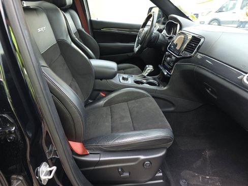 Used 2019 Jeep Grand Cherokee SRT image 14