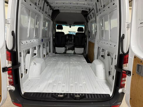Used 2018 Mercedes-Benz Sprinter 2500 image 22