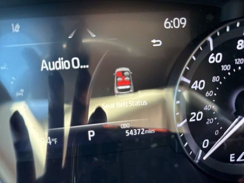 Used 2021 Toyota Highlander XLE image 5