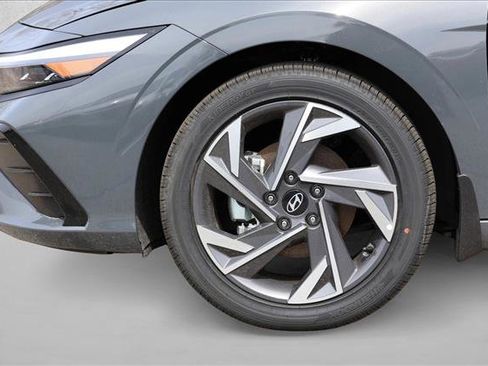 New 2026 Hyundai Elantra Limited FWD image 9