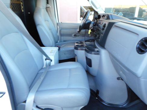 Used 2014 Ford E-250 and Econoline 250 image 23