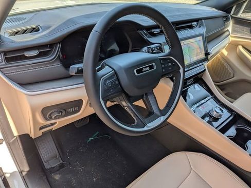 New 2026 Jeep Grand Cherokee Limited AWD/4WD image 11
