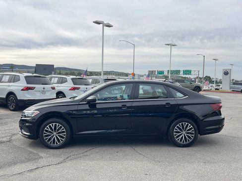Used 2020 Volkswagen Jetta SE image 2
