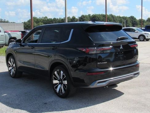 New 2025 Mitsubishi Outlander SE image 5