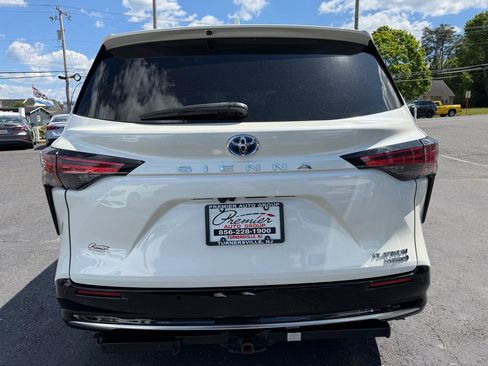 Used 2021 Toyota Sienna Platinum FWD image 6