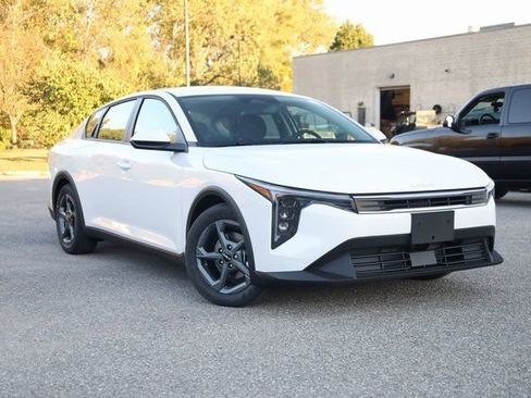 New 2025 Kia K4 LXS image 2
