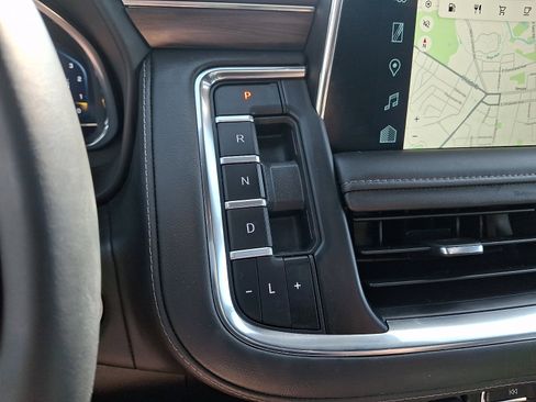 Certified 2024 Chevrolet Suburban Z71 w/ Z71 Off-Road Package AWD/4WD image 16