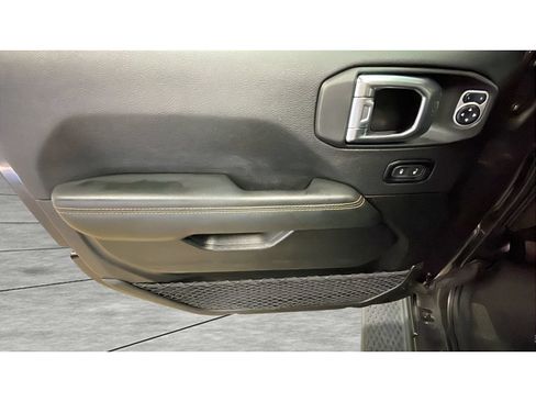 Used 2025 Jeep Wrangler Unlimited Sahara AWD/4WD image 10