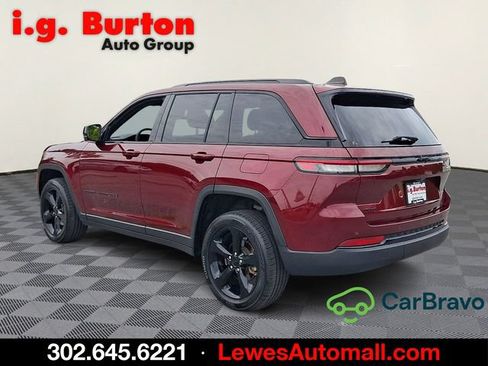 Used 2023 Jeep Grand Cherokee Altitude AWD/4WD image 4