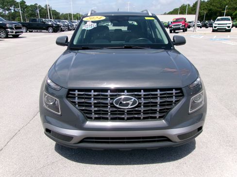 Used 2024 Hyundai Venue SEL FWD image 6