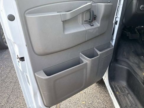 Used 2018 GMC Savana 2500 w/ Enhanced Convenience Package image 23