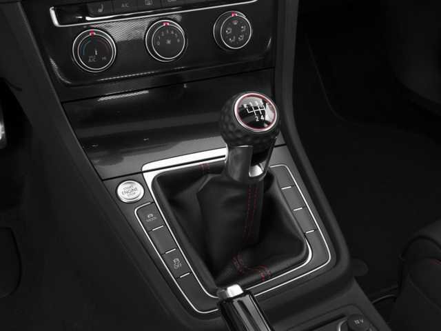 Used 2017 Volkswagen GTI SE FWD image 11