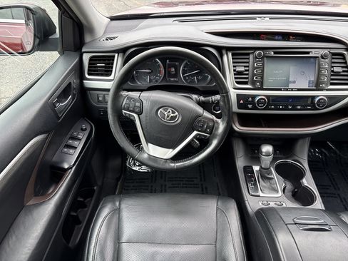 Used 2017 Toyota Highlander Limited AWD/4WD image 13