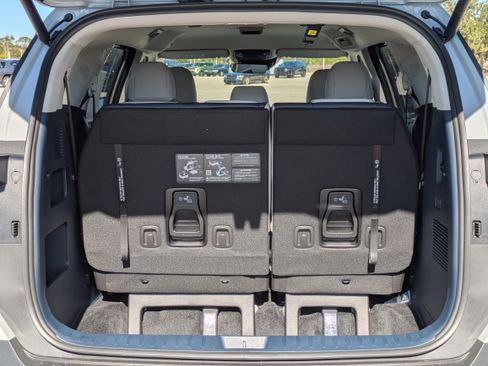 New 2026 Kia Carnival EX image 14