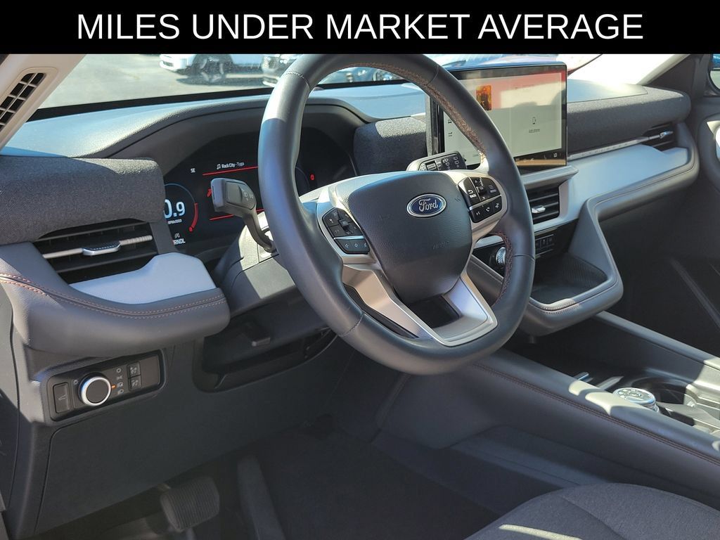Used 2025 Ford Explorer Active AWD/4WD image 17