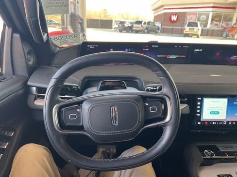 Used 2025 Lincoln Navigator L Reserve w/ Jet Appearance Package image 10