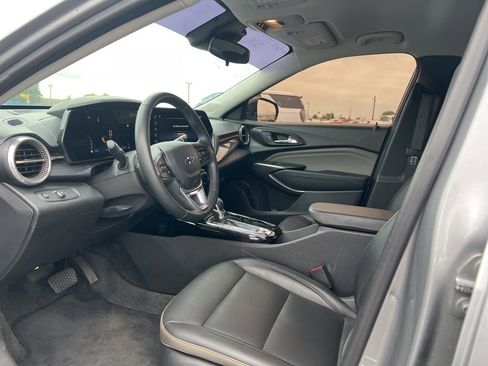 Used 2025 Chevrolet Trax ACTIV w/ Driver Confidence Package FWD image 11
