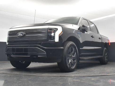 Used 2024 Ford F150 Lightning Lariat image 19