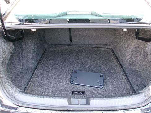 Used 2024 Volkswagen Jetta SE w/ Panoramic Sunroof Package FWD image 12