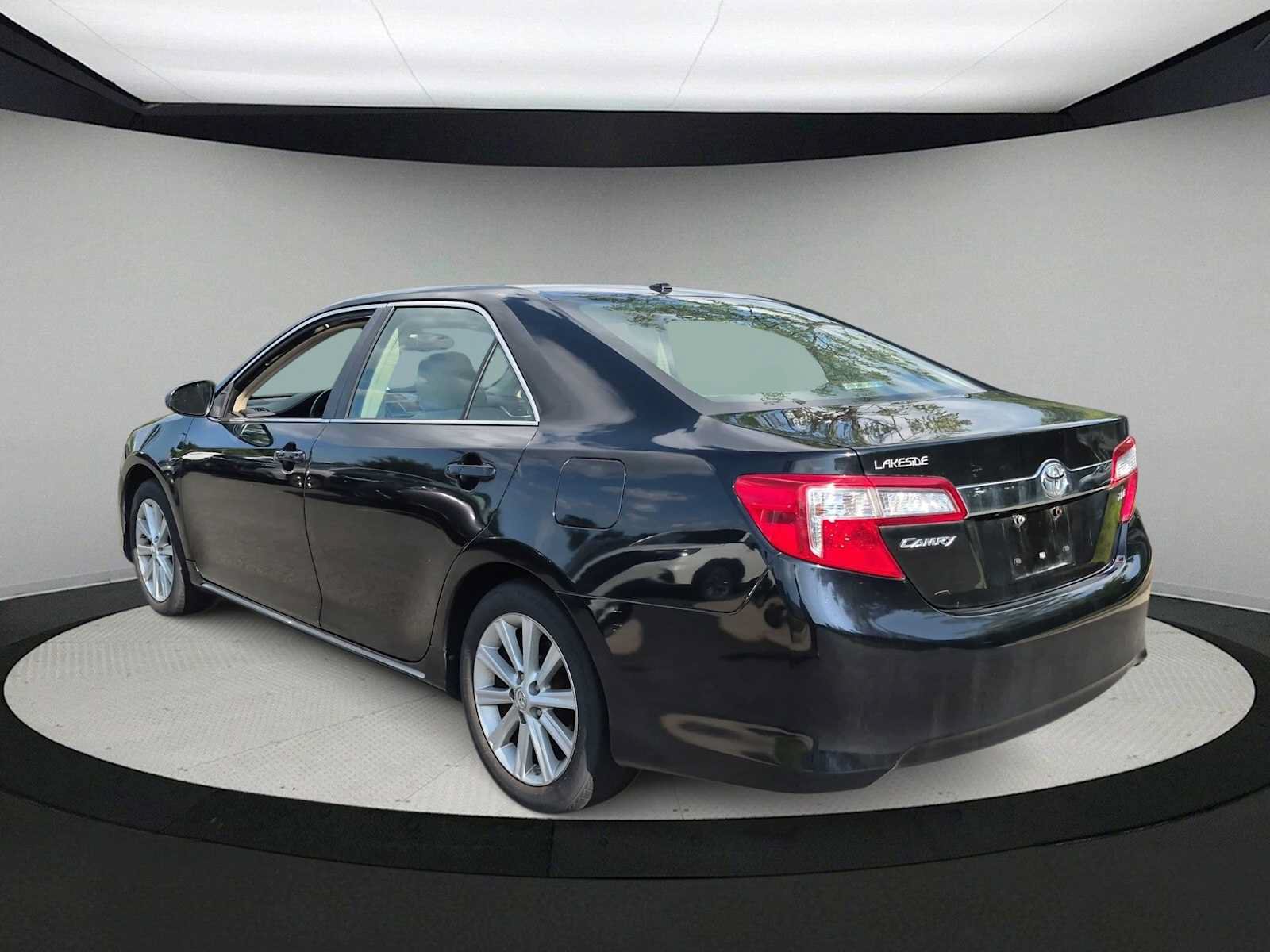 Used 2014 Toyota Camry XLE w/ Convenience Package FWD image 6