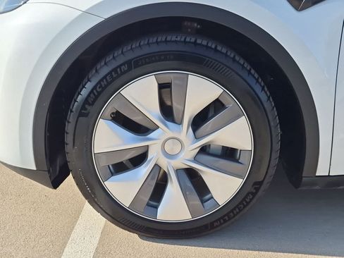 Used 2023 Tesla Model Y Long Range AWD/4WD image 13