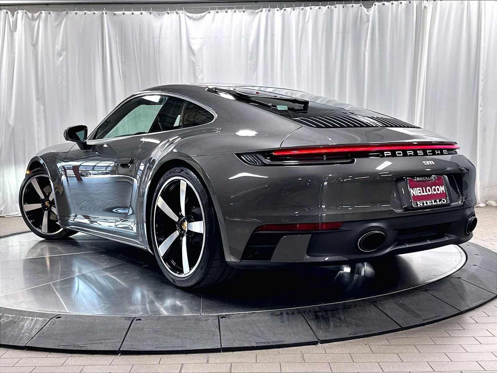 Used 2024 Porsche 911 Carrera 4 AWD/4WD image 3