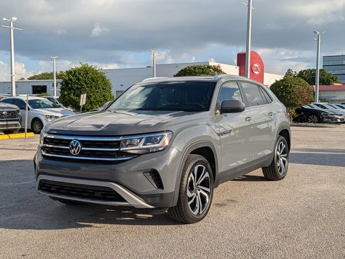 Certified 2023 Volkswagen Atlas Cross Sport SE w/ Panoramic Sunroof Package FWD image 2